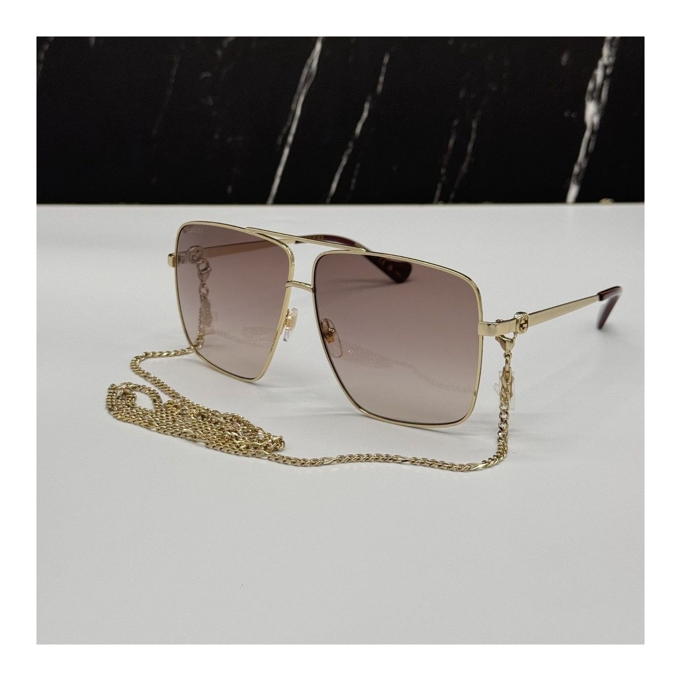 Lunettes de soleil Gucci GG1087S 002